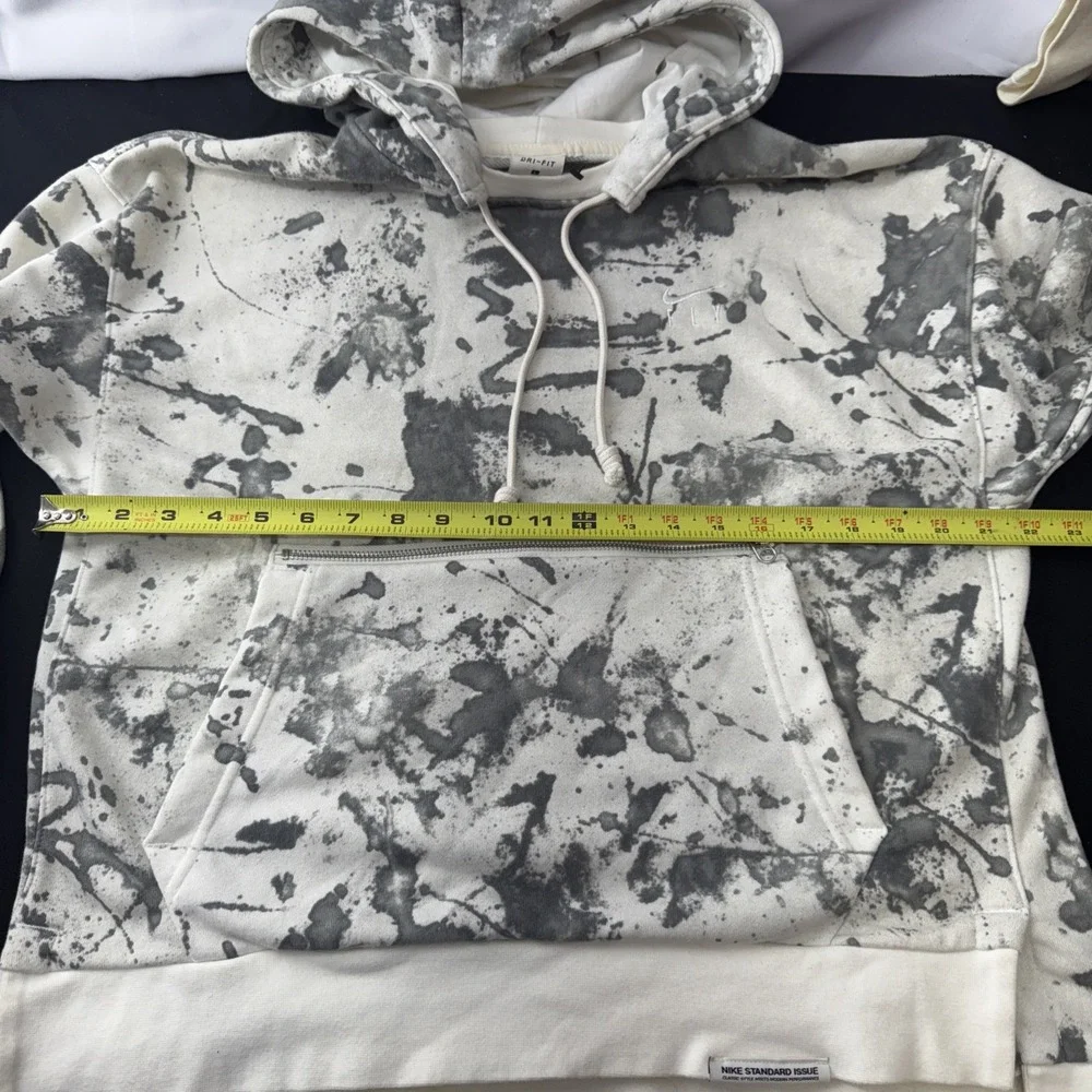 Nike Standard Issue Dri-FIT Gray and White Tie Dye Hoodie Size‎ Large